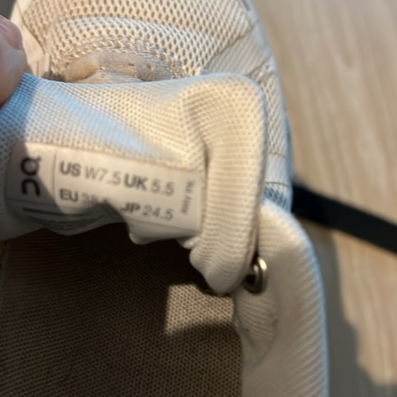 On CLOUD | Well-loved On Cloud Gym Shoes | Box Included | White | Size 7.5 - Picture 7 of 7